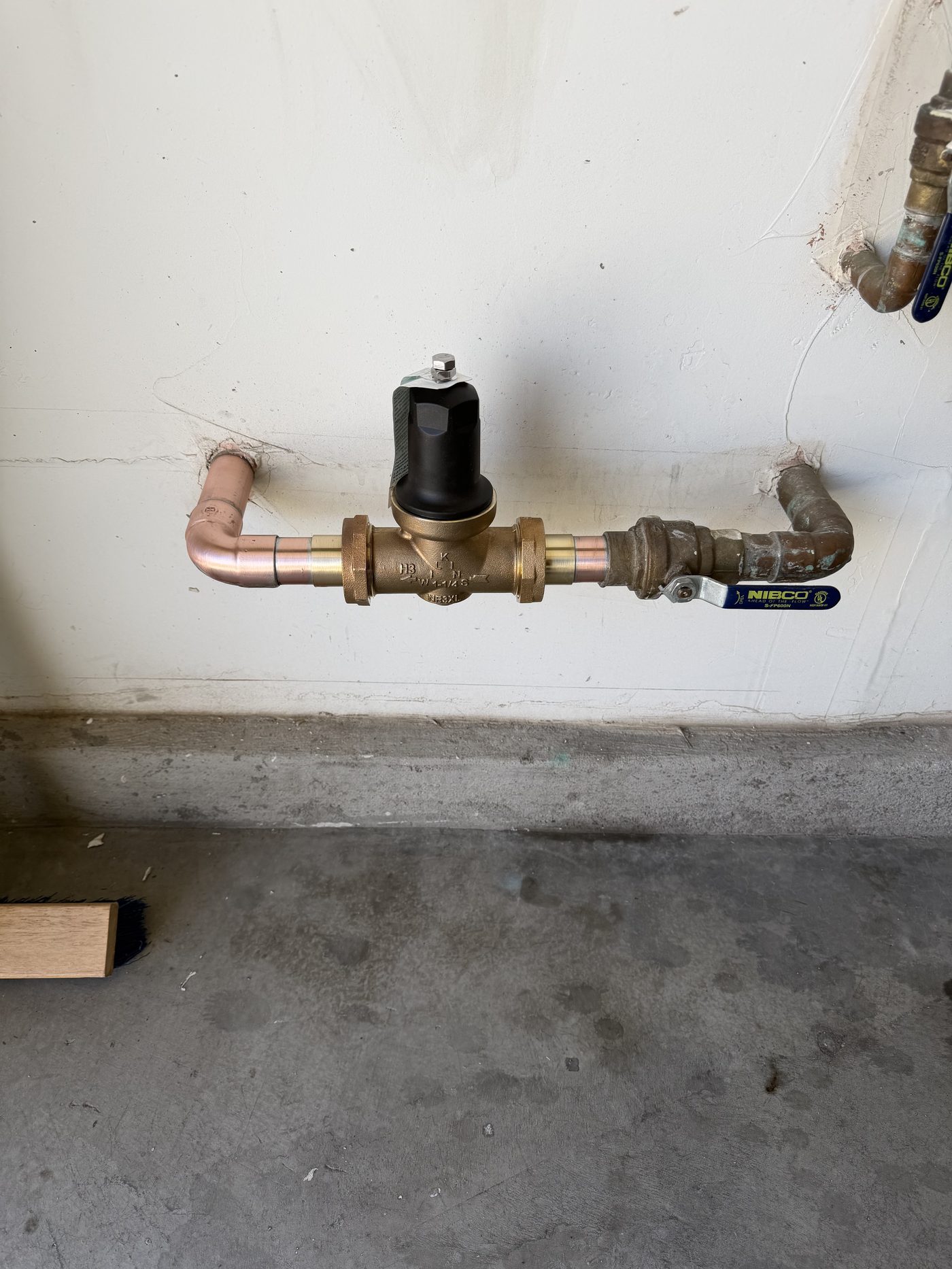 Pressure regulating valve and shutoff valve installation Las Vegas plumber